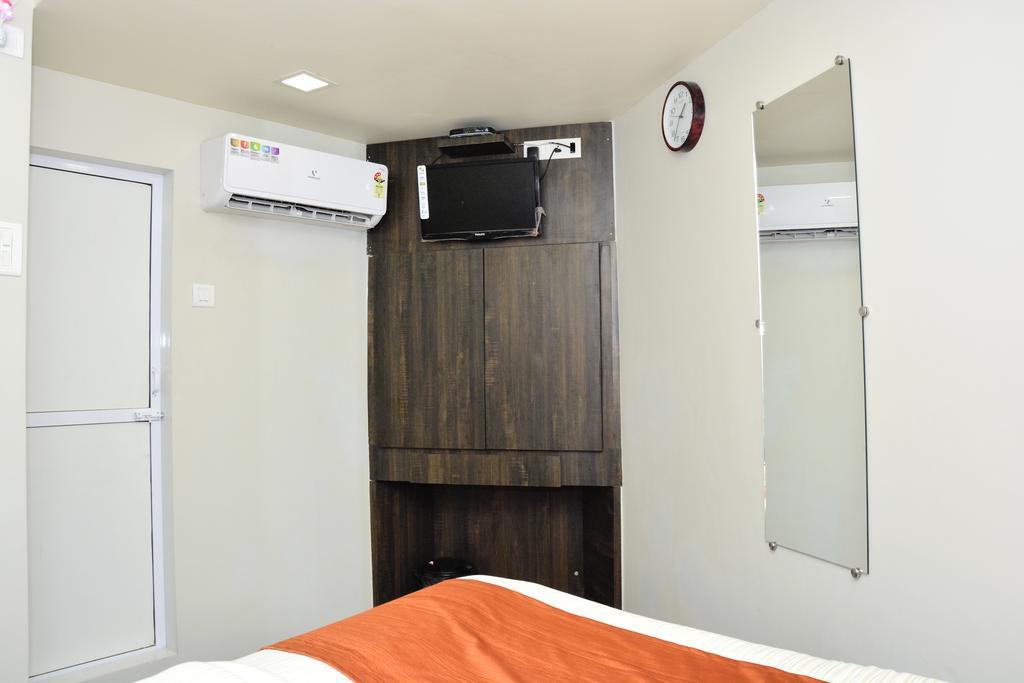 Premier Inn Mumbai Exterior photo