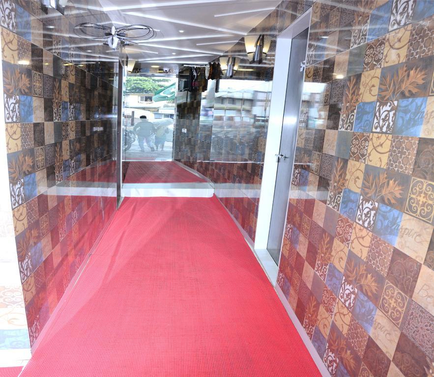 Premier Inn Mumbai Exterior photo