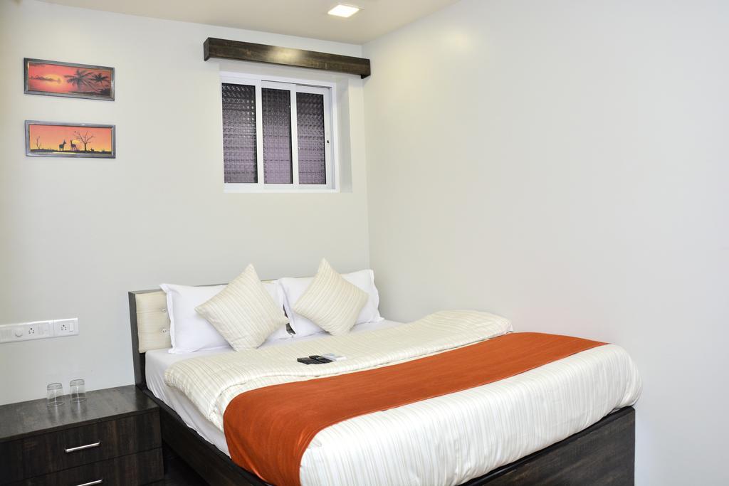 Premier Inn Mumbai Exterior photo
